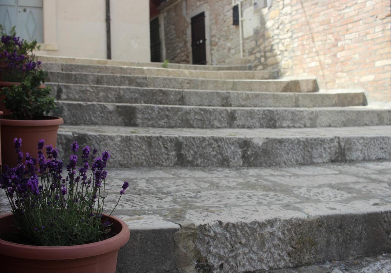 B&B Al Gravattone เวโนซา ภายนอก รูปภาพ